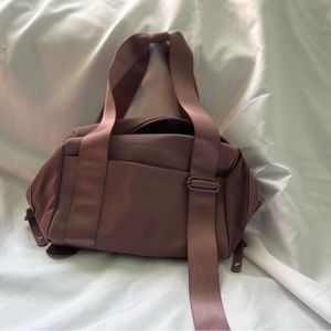 GYMSHARK Everyday Mini Gym Bag in Dusty Maroon
